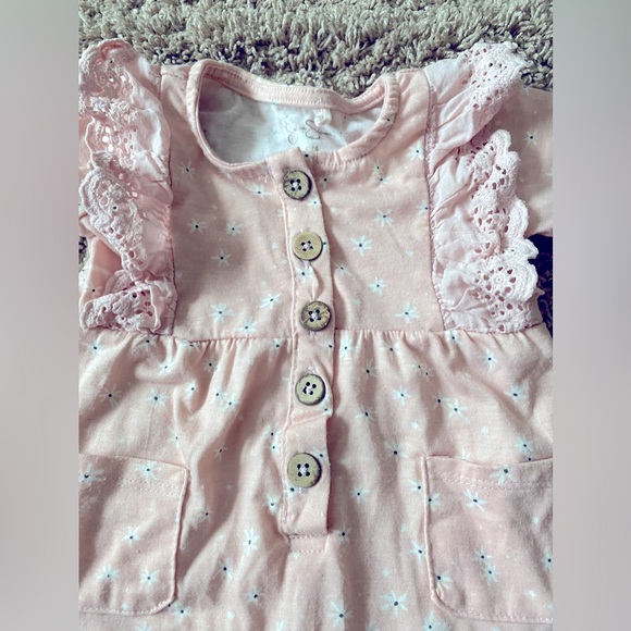 JESSICA SIMPSON INFANT GIRL ONE PIECE WITH RUFFLE SHOULDER - Picture 4 of 7